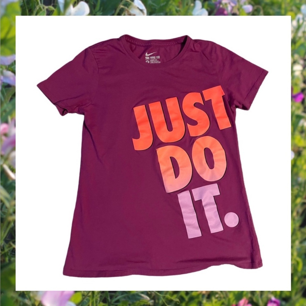 NIKE Girl's Purple and Orange Short Sleeve Tee Size Medium M Athletic Fit.